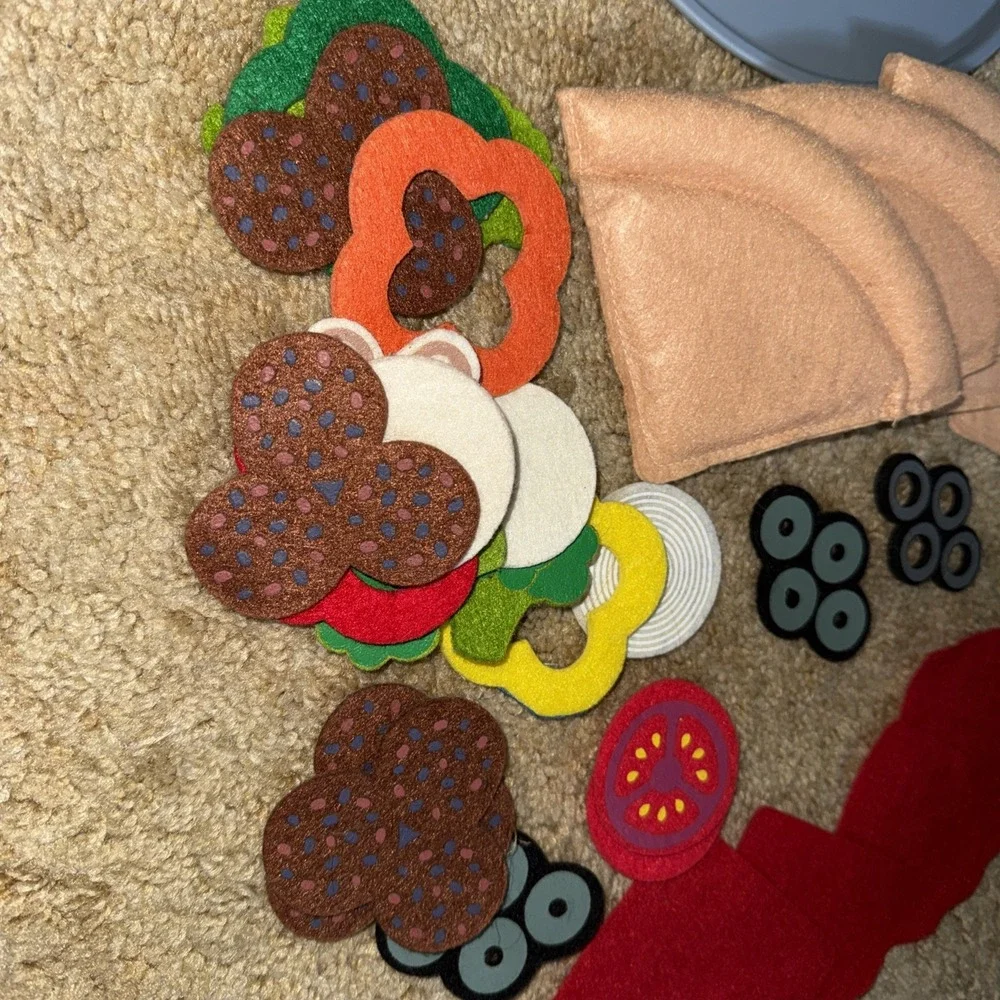 Melissa & Doug Wooden and Felt Pizza Play Set Toddler Toy
